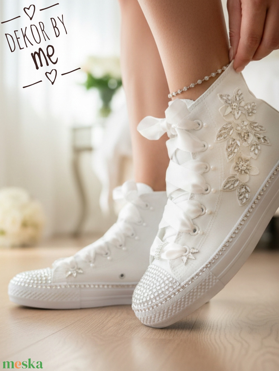 Menyasszonyi tornacipő csipkével és strasszkövekkel � kényelmes, egyedi esküvői cipő - esküvő - cipő és cipőklipsz - Meska.hu