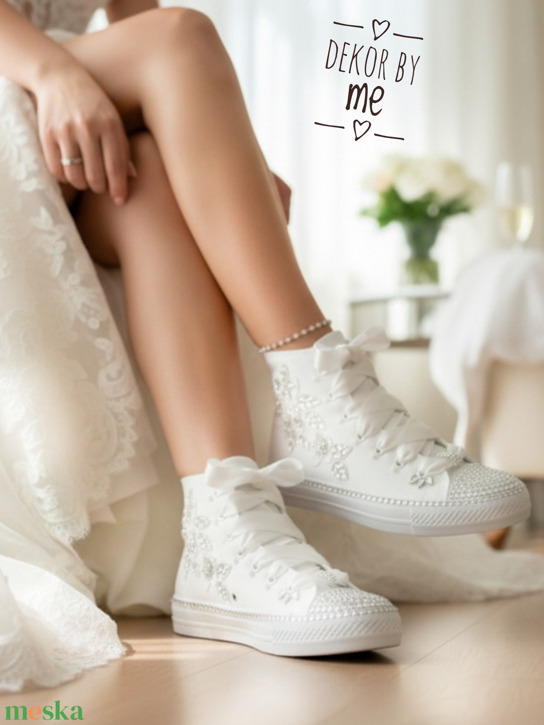 Menyasszonyi tornacipő csipkével és strasszkövekkel � kényelmes, egyedi esküvői cipő - esküvő - cipő és cipőklipsz - Meska.hu