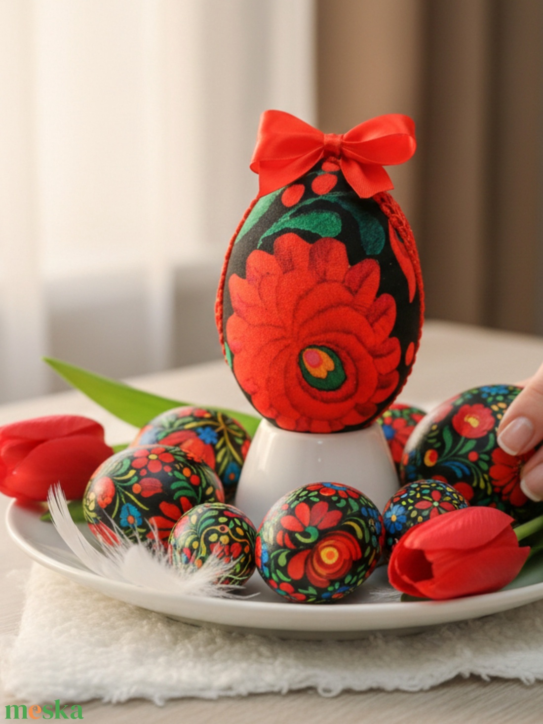 Matyó mintás húsvéti tojás � textillel borított népi dekoráció, selyem zsinórral, 10 cm - ünnepi díszek, dekorációk - húsvéti díszek és dekorációk - húsvéti tojás, hímestojás - Meska.hu