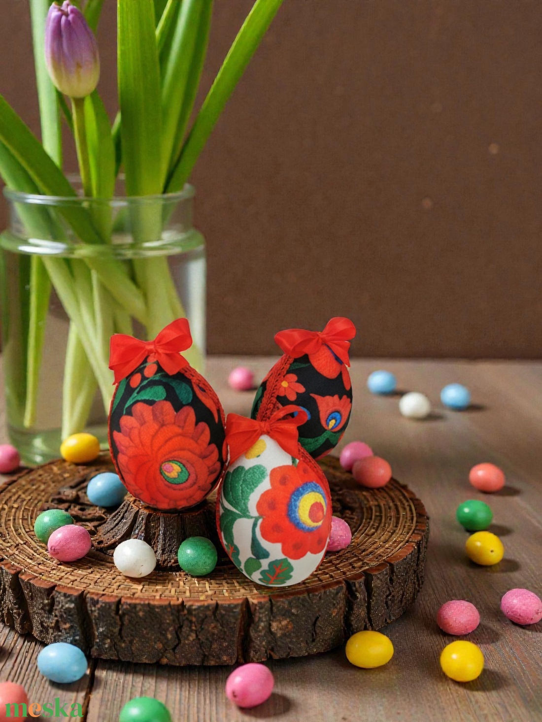 Matyó mintás húsvéti tojás � textillel borított népi dekoráció, selyem zsinórral, 10 cm - ünnepi díszek, dekorációk - húsvéti díszek és dekorációk - húsvéti tojás, hímestojás - Meska.hu