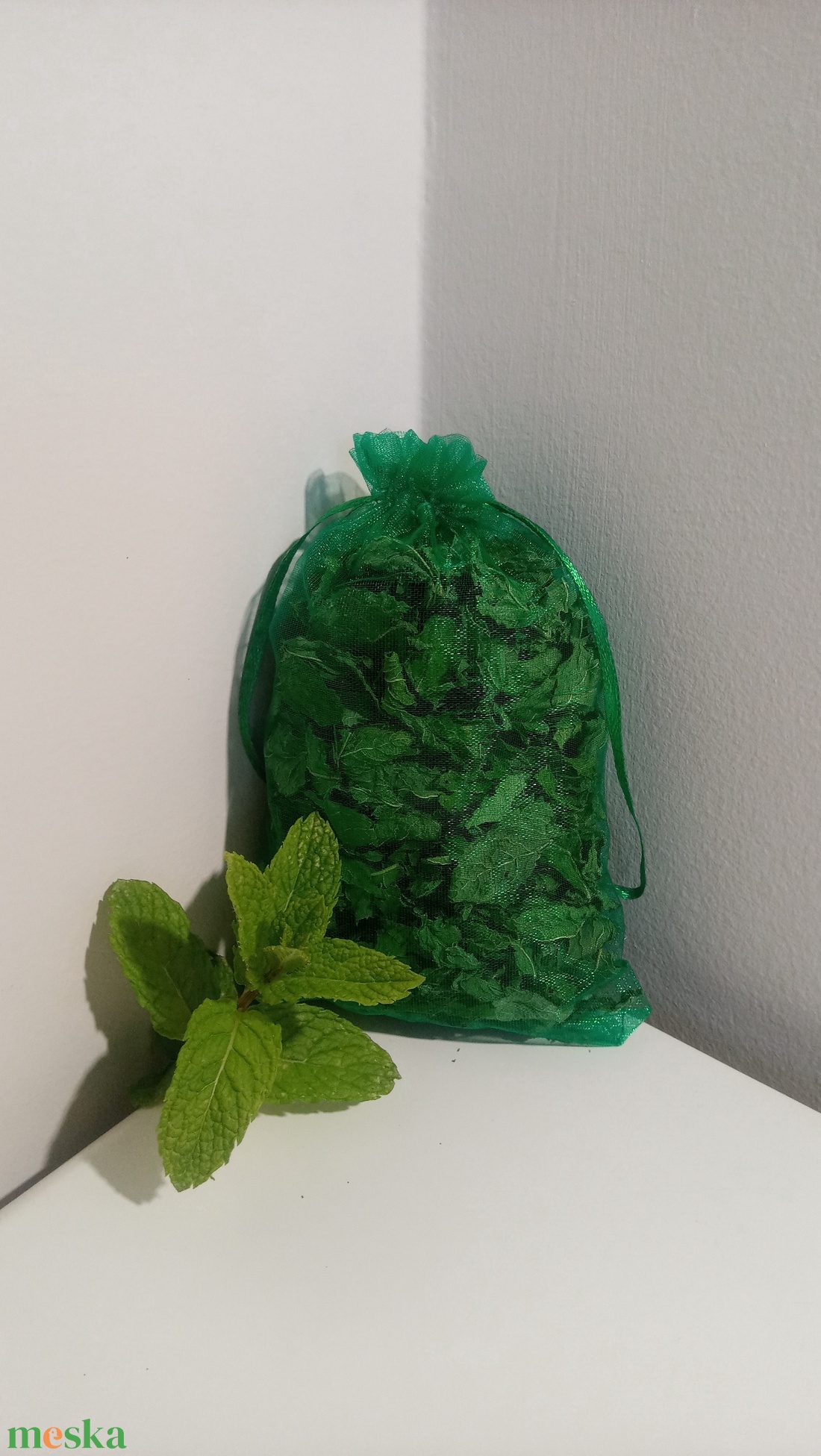 Szárított menta organza tasakban (10 g) - otthon & életmód - gyertya, illat, aroma - illatzsák - Meska.hu Szárított menta organza tasakban (10 g) - otthon & életmód - gyertya, illat, aroma - illatzsák - Meska.hu