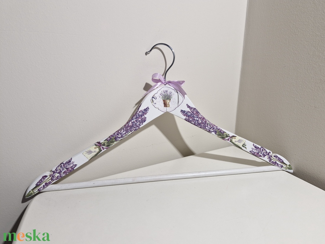 Levendulás vállfa - esküvő - ruha - vállfa - Meska.hu