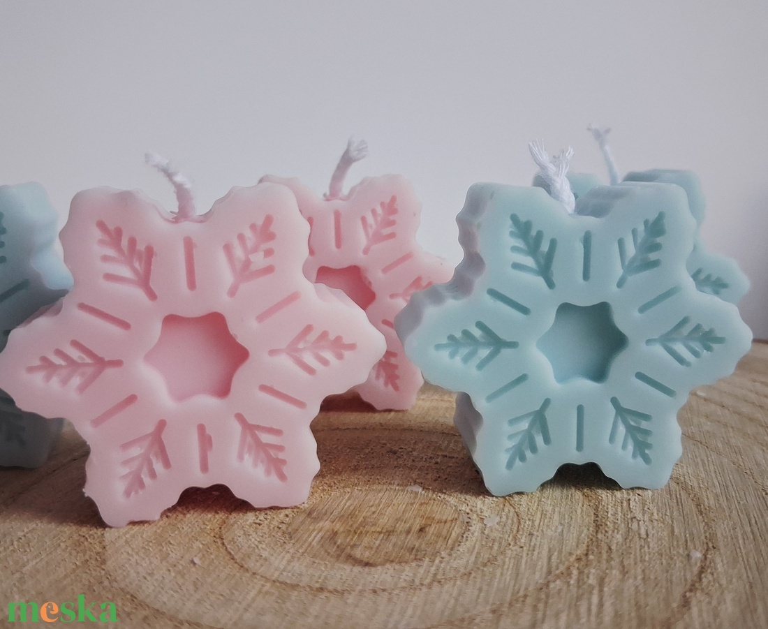 Karácsonyi Mini színes hópihe Illatgyertya Szójaviaszból - karácsony - karácsonyi lakásdekoráció - karácsonyi illatgyertya, mécses - Meska.hu