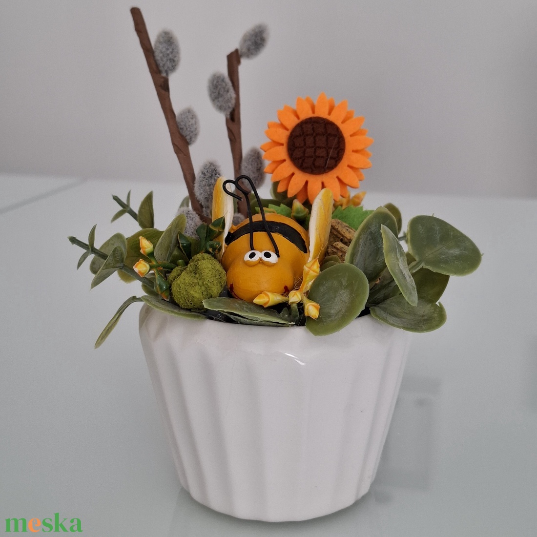 Tavaszi asztaldísz méhecskével - otthon & életmód - virágdekoráció - virágdíszek - asztali virágdísz - Meska.hu