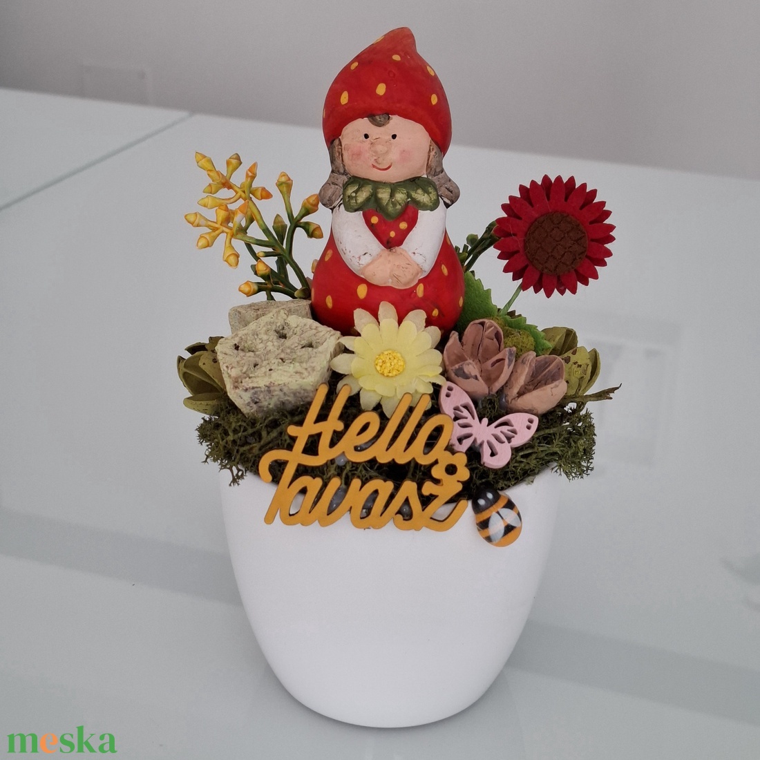 Tavaszi asztaldísz kislánnyal - otthon & életmód - virágdekoráció - virágdíszek - virágdísz kaspóban - Meska.hu