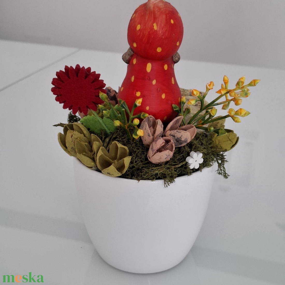 Tavaszi asztaldísz kislánnyal - otthon & életmód - virágdekoráció - virágdíszek - virágdísz kaspóban - Meska.hu