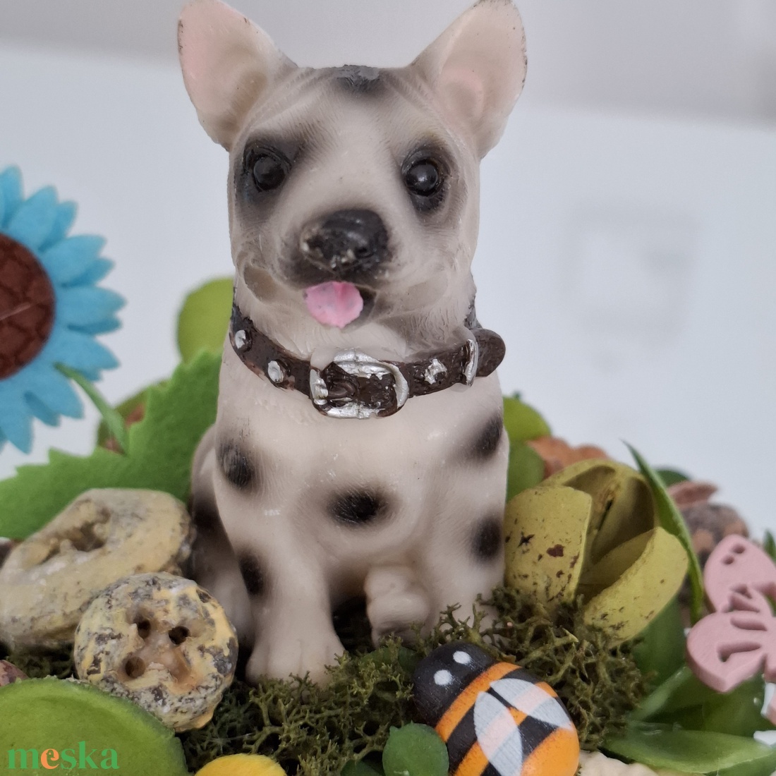 Kutyás asztaldísz bögrében - otthon & életmód - virágdekoráció - virágdíszek - asztali virágdísz - Meska.hu