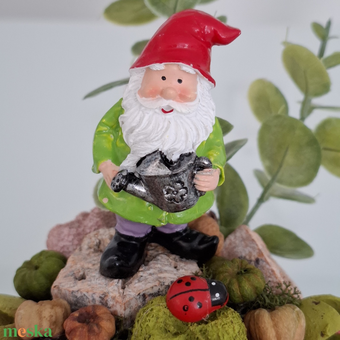 Törpés dekoráció locsolóban - otthon & életmód - virágdekoráció - virágdíszek - asztali virágdísz - Meska.hu