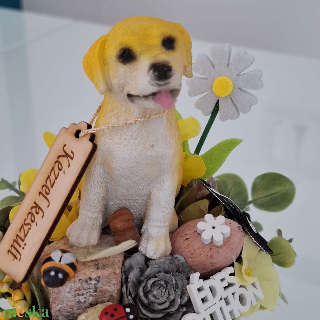 Helló tavasz asztaldísz kutyával - otthon & életmód - virágdekoráció - virágdíszek - virágdísz kaspóban - Meska.hu