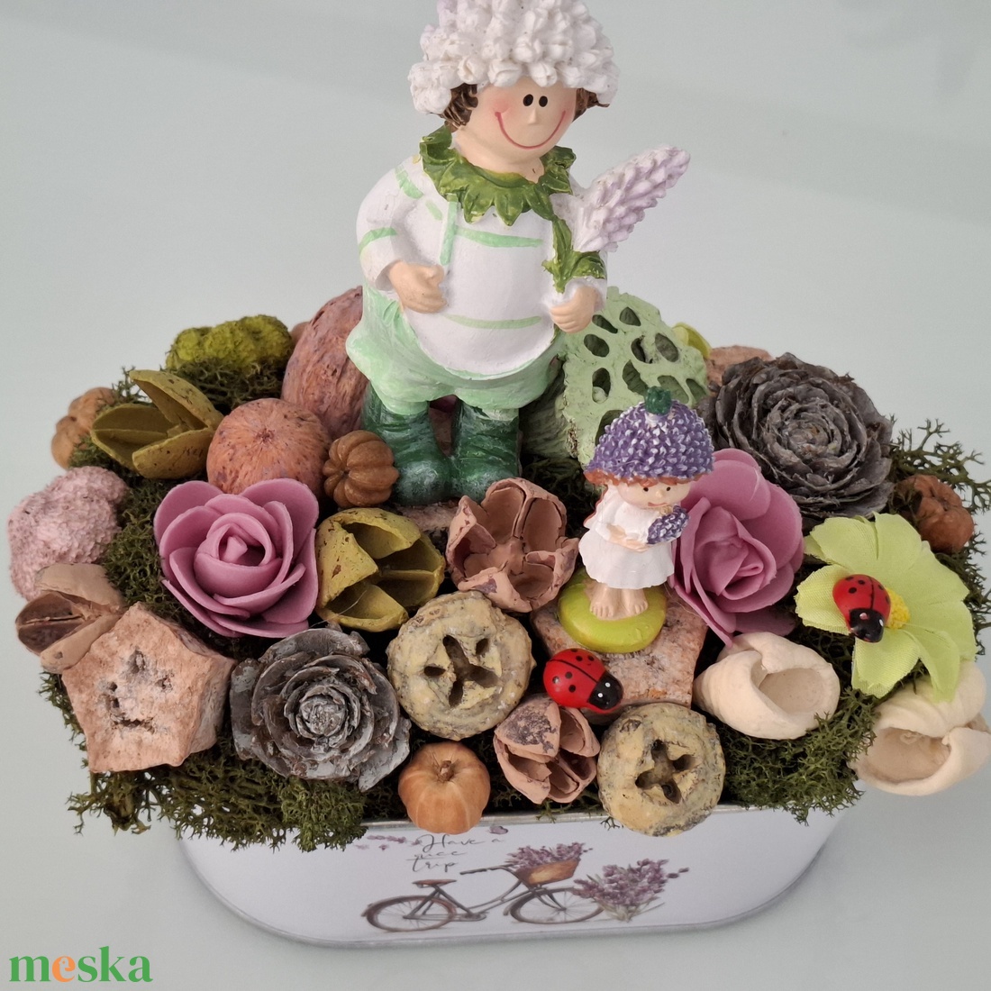 Levendulás asztaldísz ovális bádogkaspóban - otthon & életmód - virágdekoráció - virágdíszek - asztali virágdísz - Meska.hu