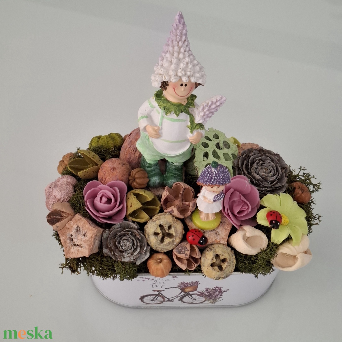 Levendulás asztaldísz ovális bádogkaspóban - otthon & életmód - virágdekoráció - virágdíszek - asztali virágdísz - Meska.hu