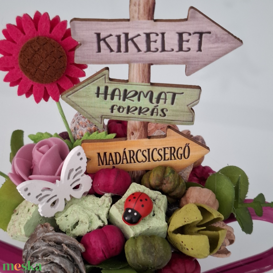 Tavaszi asztaldísz locsolókannában - otthon & életmód - virágdekoráció - virágdíszek - asztali virágdísz - Meska.hu