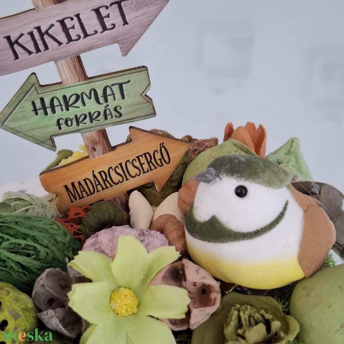 Fa ládikó madárral, útjelző táblával  - otthon & életmód - virágdekoráció - virágdíszek - virágdísz kaspóban - Meska.hu