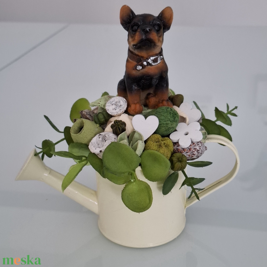 Kutyás dísz locsolóban  - otthon & életmód - virágdekoráció - virágdíszek - asztali virágdísz - Meska.hu