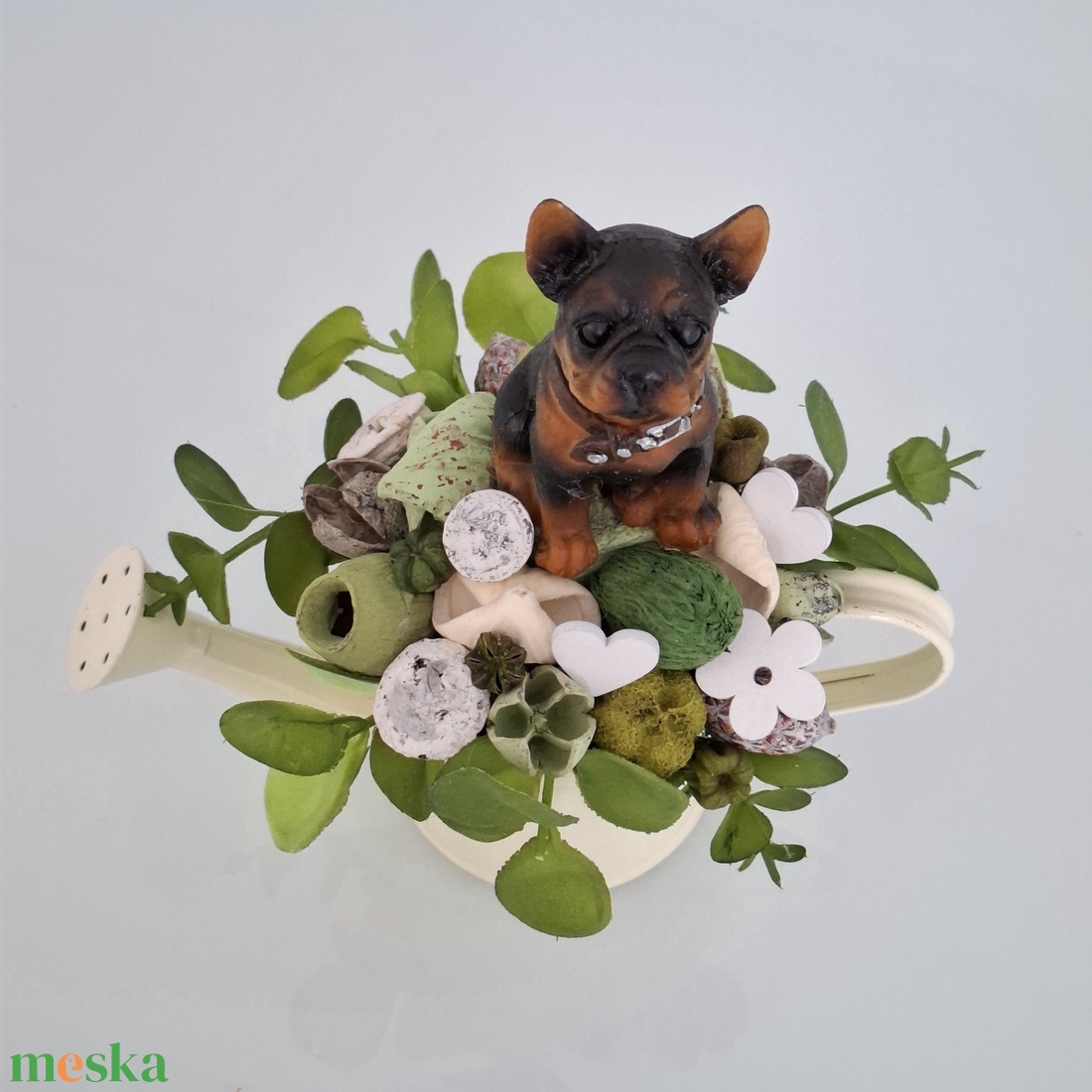 Kutyás dísz locsolóban  - otthon & életmód - virágdekoráció - virágdíszek - asztali virágdísz - Meska.hu