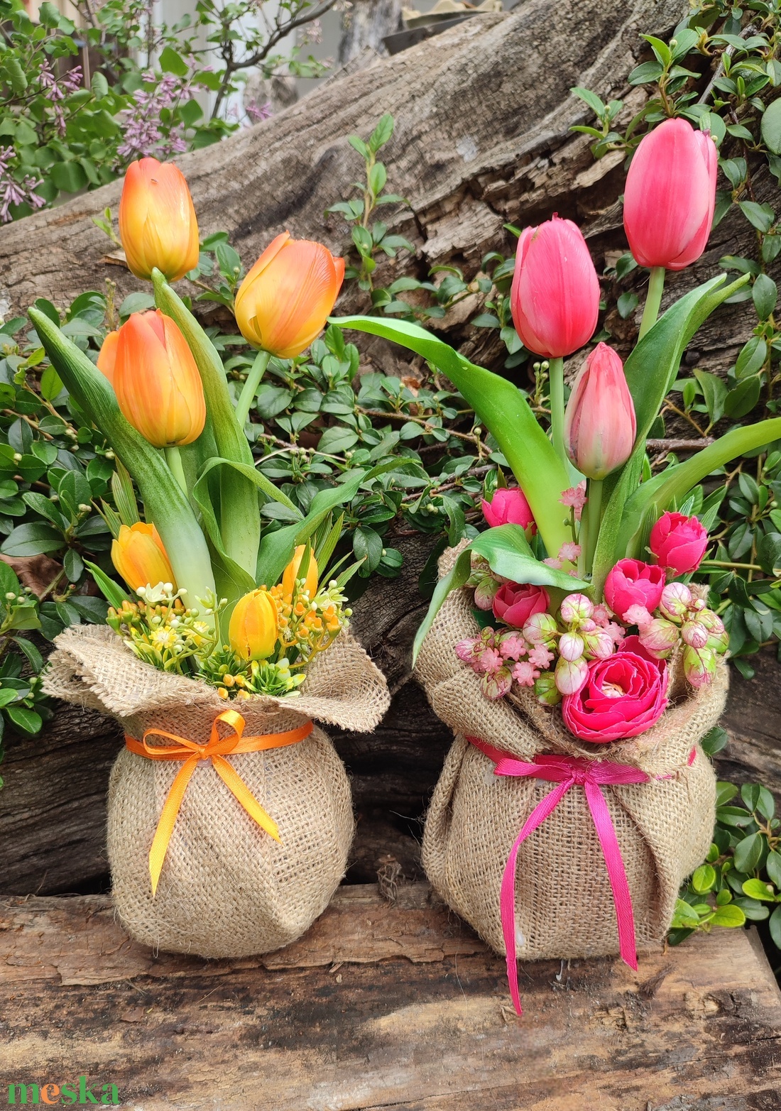 Tavaszi tulipánok Juta kaspóban, asztaldisz  - otthon & lakás - dekoráció - asztal és polc dekoráció - asztaldísz - Meska.hu