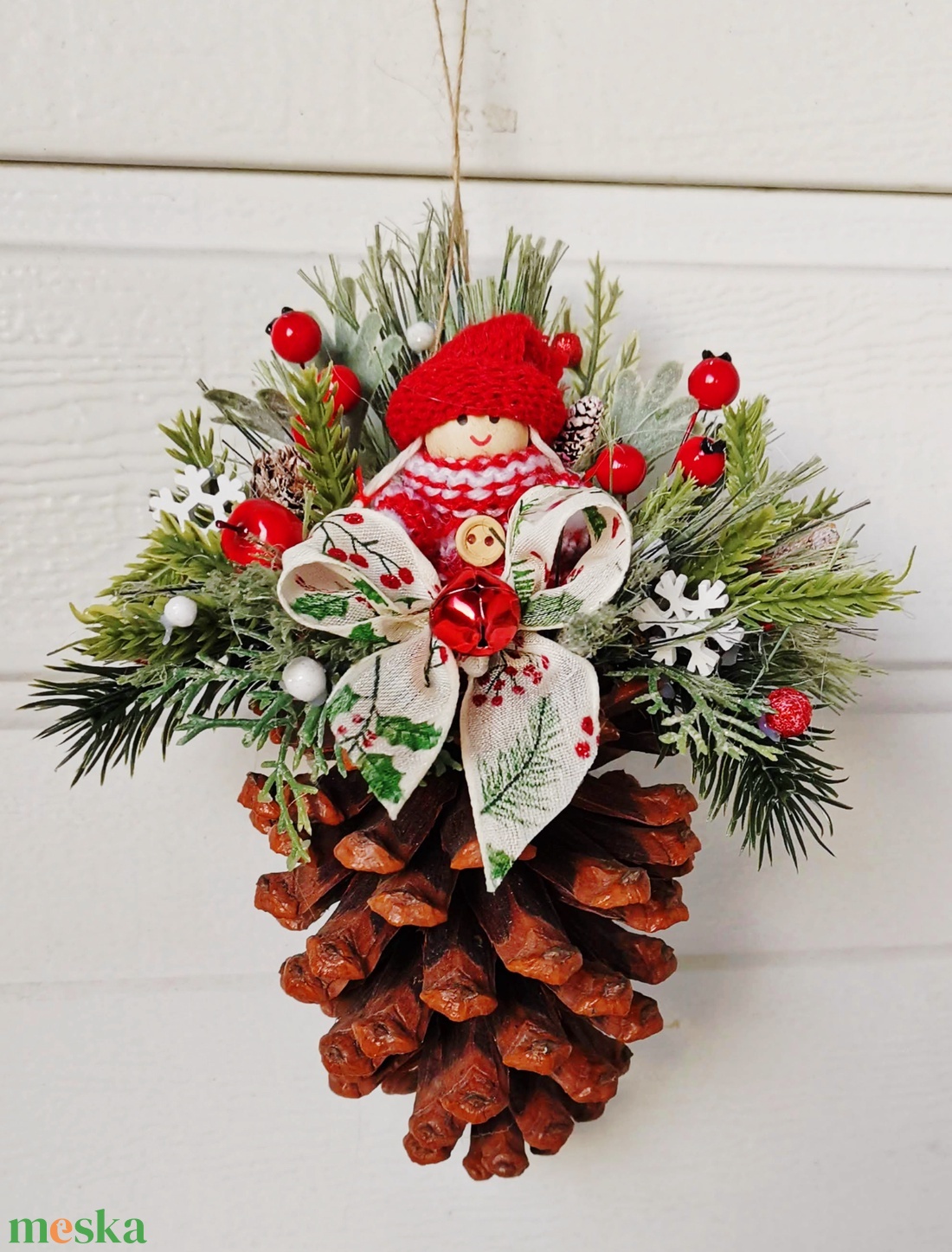 Karácsonyi dísz, óriási toboz függelék, manó lány - karácsony - karácsonyi lakásdekoráció - karácsonyi lakásdíszek - Meska.hu