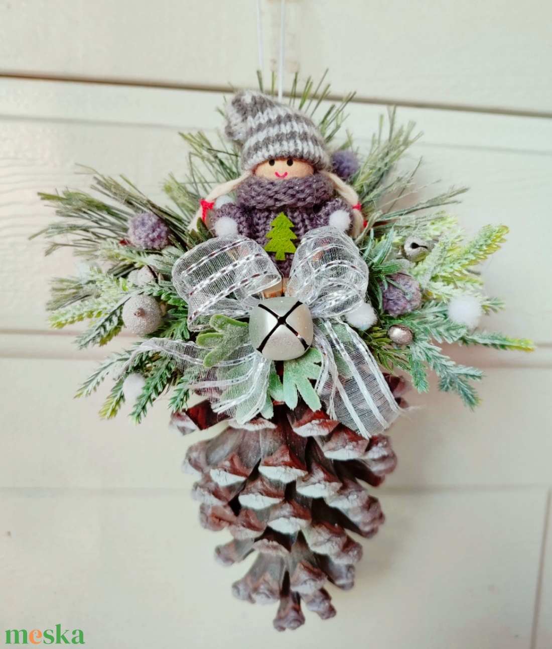 Karácsonyi dísz, óriási toboz függelék, manó lány szürke  - karácsony - karácsonyi lakásdekoráció - karácsonyi lakásdíszek - Meska.hu