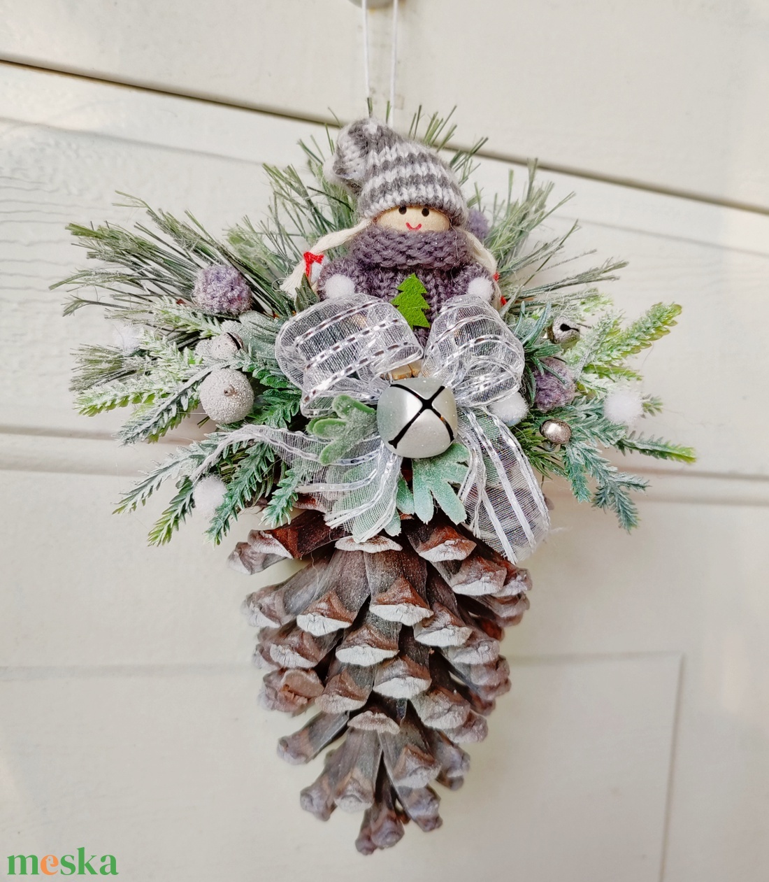 Karácsonyi dísz, óriási toboz függelék, manó lány szürke  - karácsony - karácsonyi lakásdekoráció - karácsonyi lakásdíszek - Meska.hu