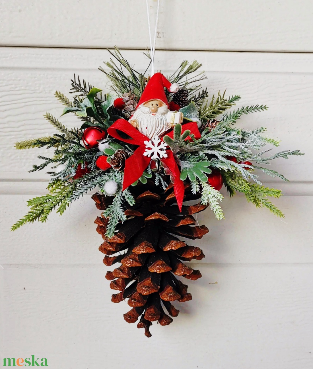 Karácsonyi dísz, óriási toboz függelék, mikulás manó  - karácsony - karácsonyi lakásdekoráció - karácsonyi lakásdíszek - Meska.hu