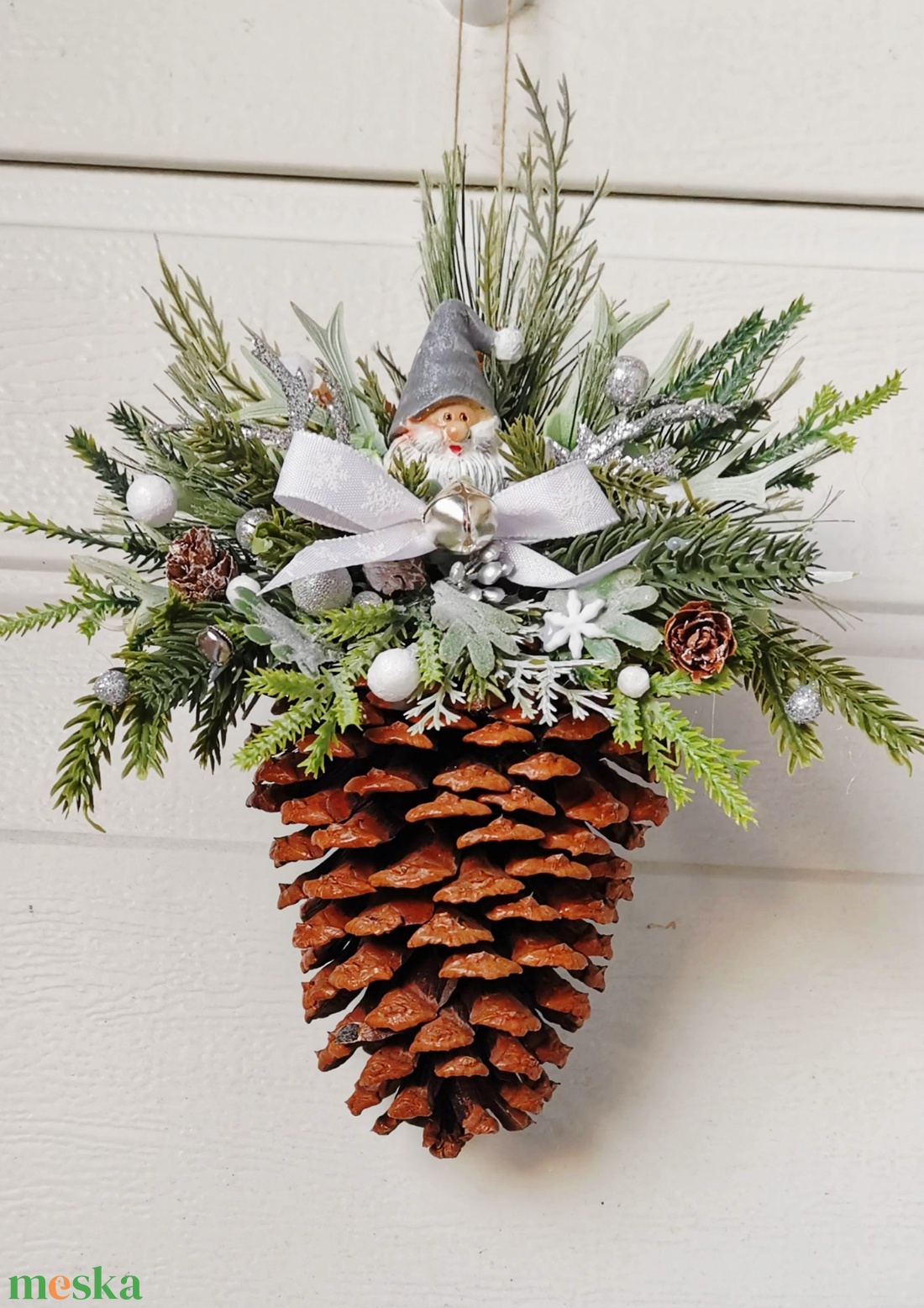 Karácsonyi dísz, óriási toboz függelék, mikulás manó  - karácsony - karácsonyi lakásdekoráció - karácsonyi lakásdíszek - Meska.hu