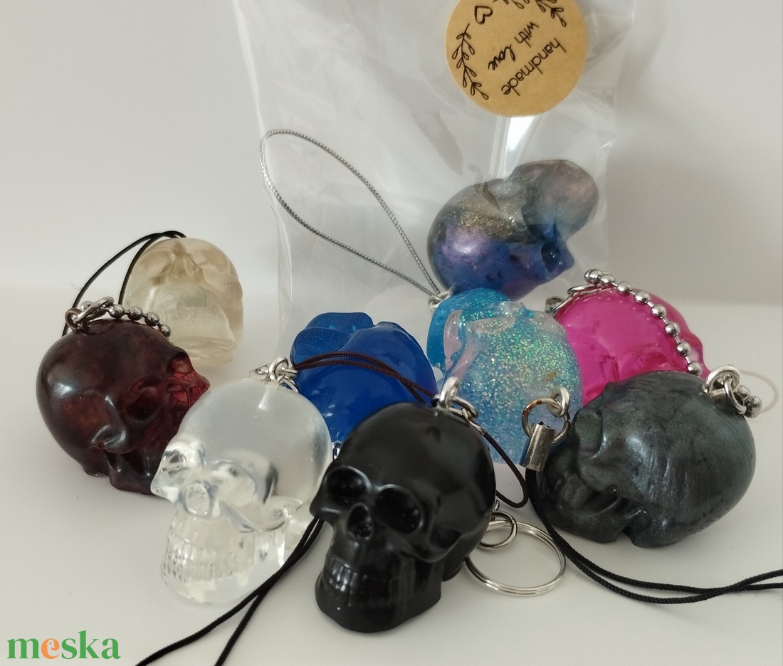 Kis koponya dísz több színben - táska & tok - kulcstartó & táskadísz - táskadísz - Meska.hu Kis koponya dísz több színben - táska & tok - kulcstartó & táskadísz - táskadísz - Meska.hu