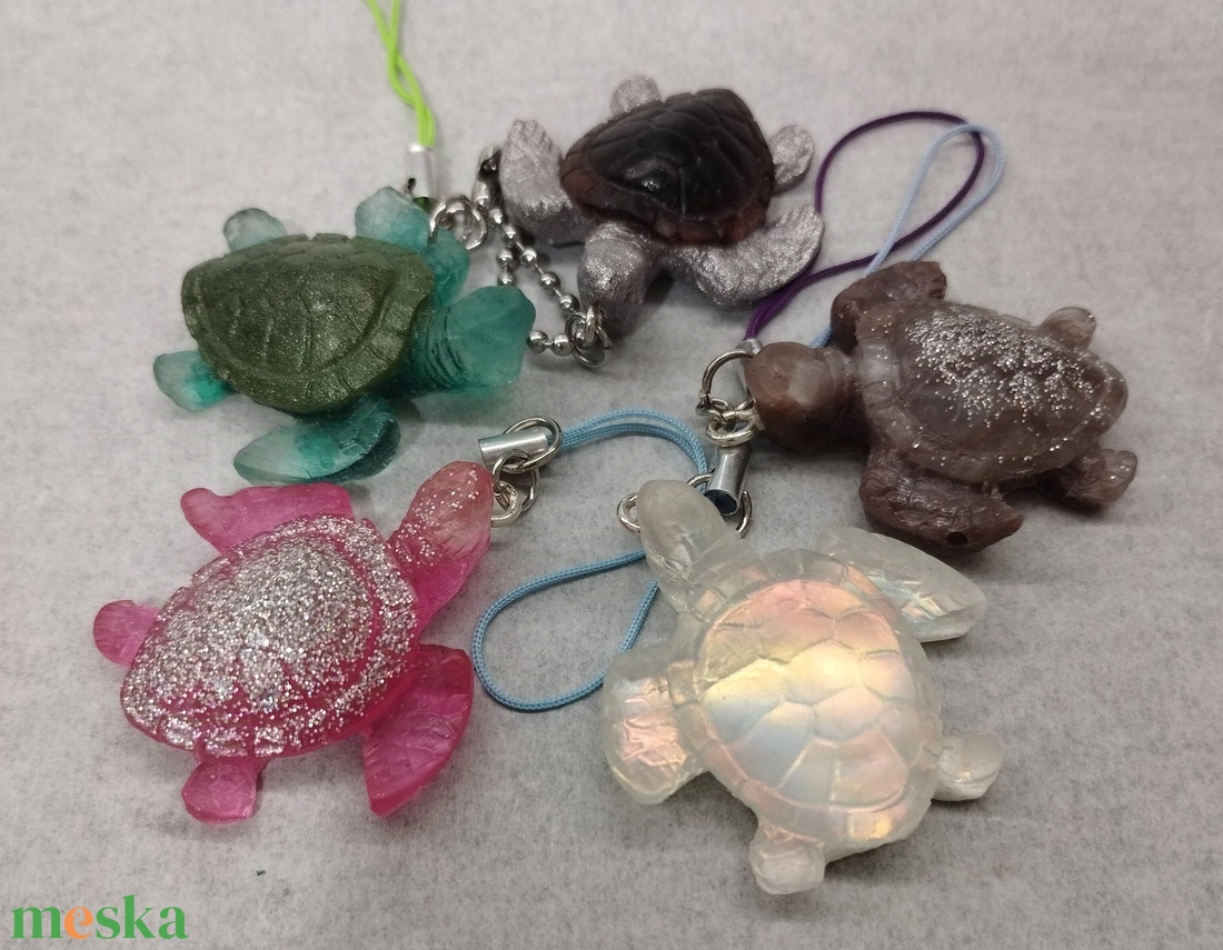 Teknős dísz több színben - táska & tok - kulcstartó & táskadísz - kulcstartó - Meska.hu