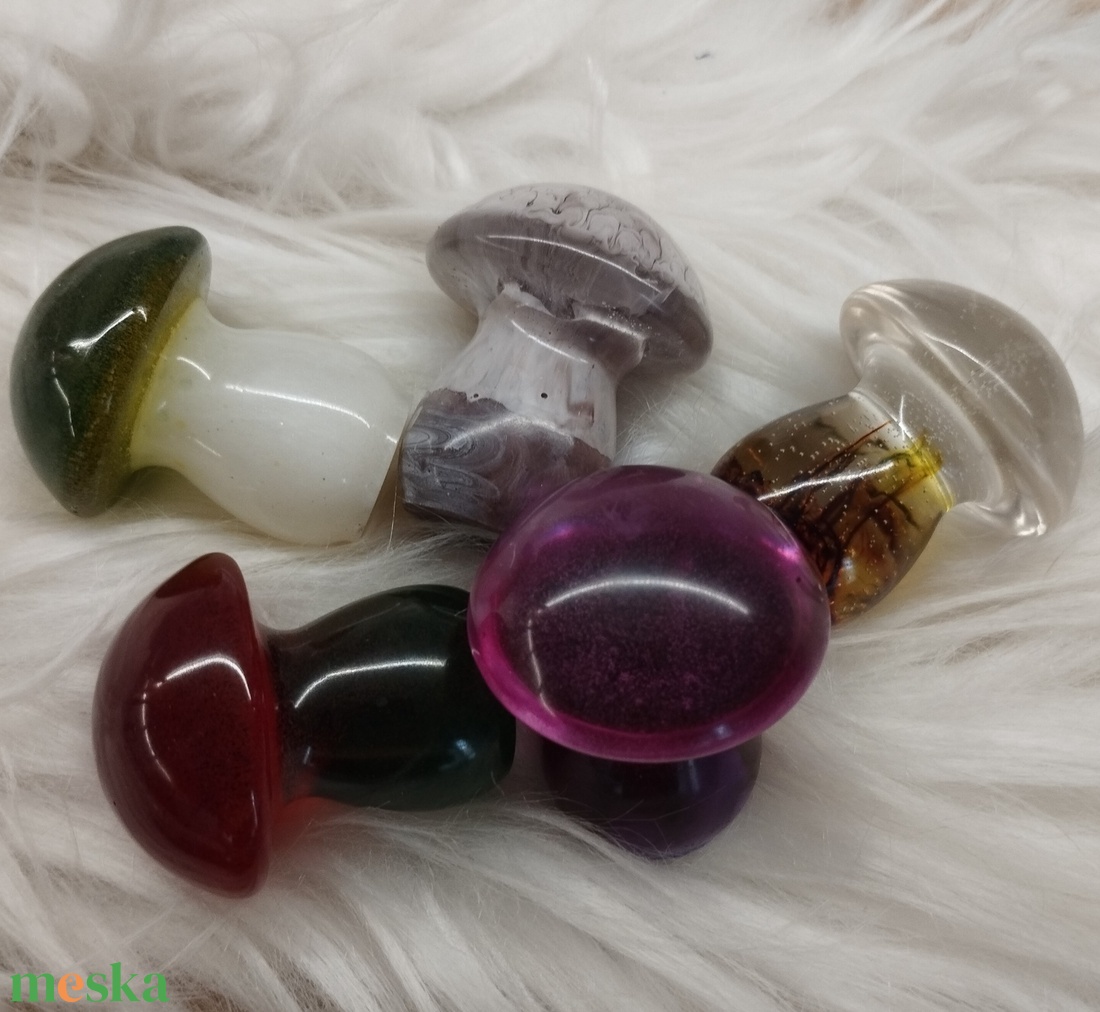 Kicsi gomba dekoráció -több színben - otthon & életmód - dekoráció - dísztárgy - Meska.hu