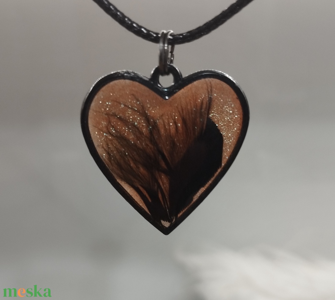 Fekete madártollas nyaklánc - ékszer - nyaklánc - medálos nyaklánc - Meska.hu