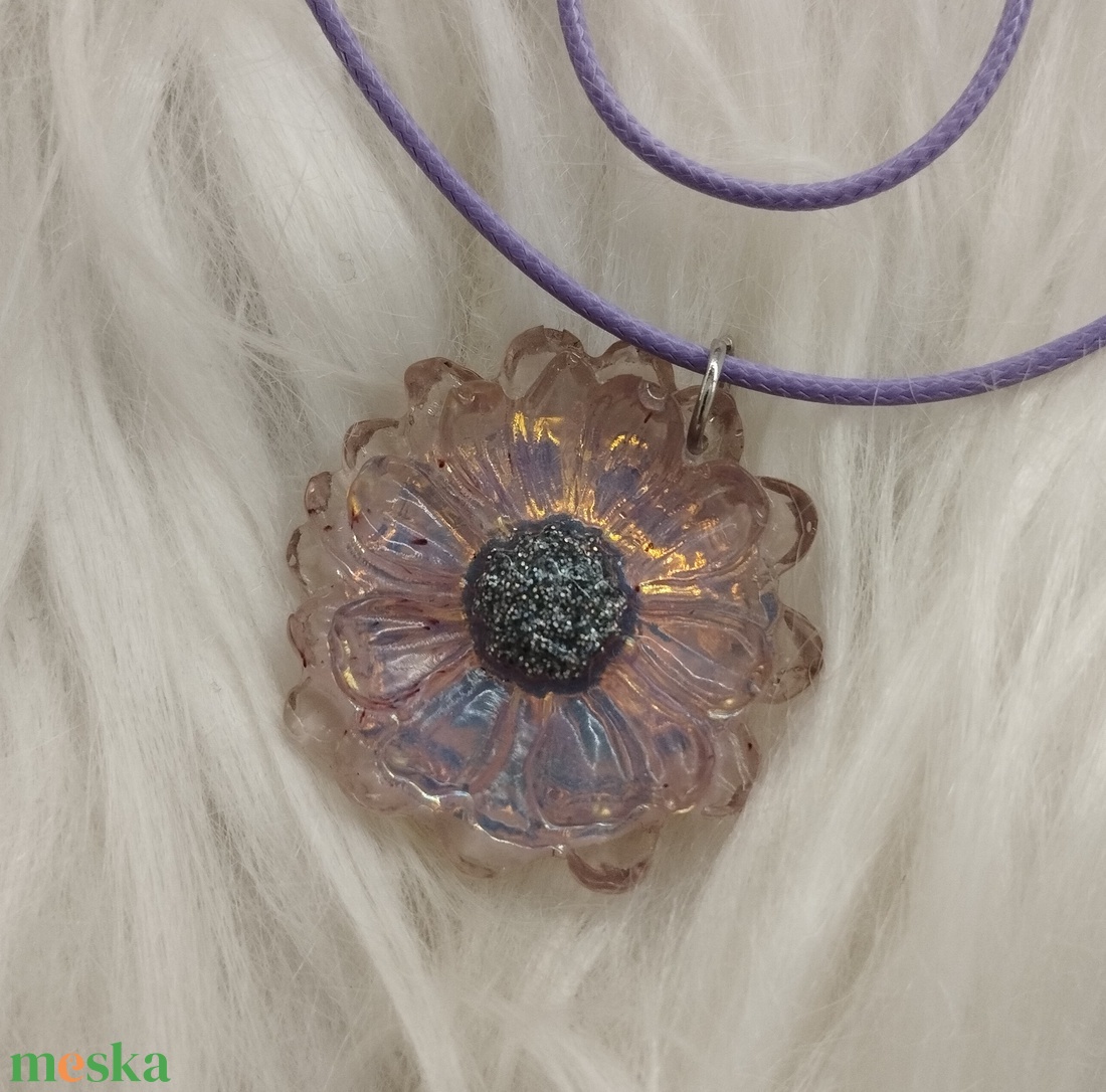 Cuki virág nyaklánc - ékszer - nyaklánc - medálos nyaklánc - Meska.hu