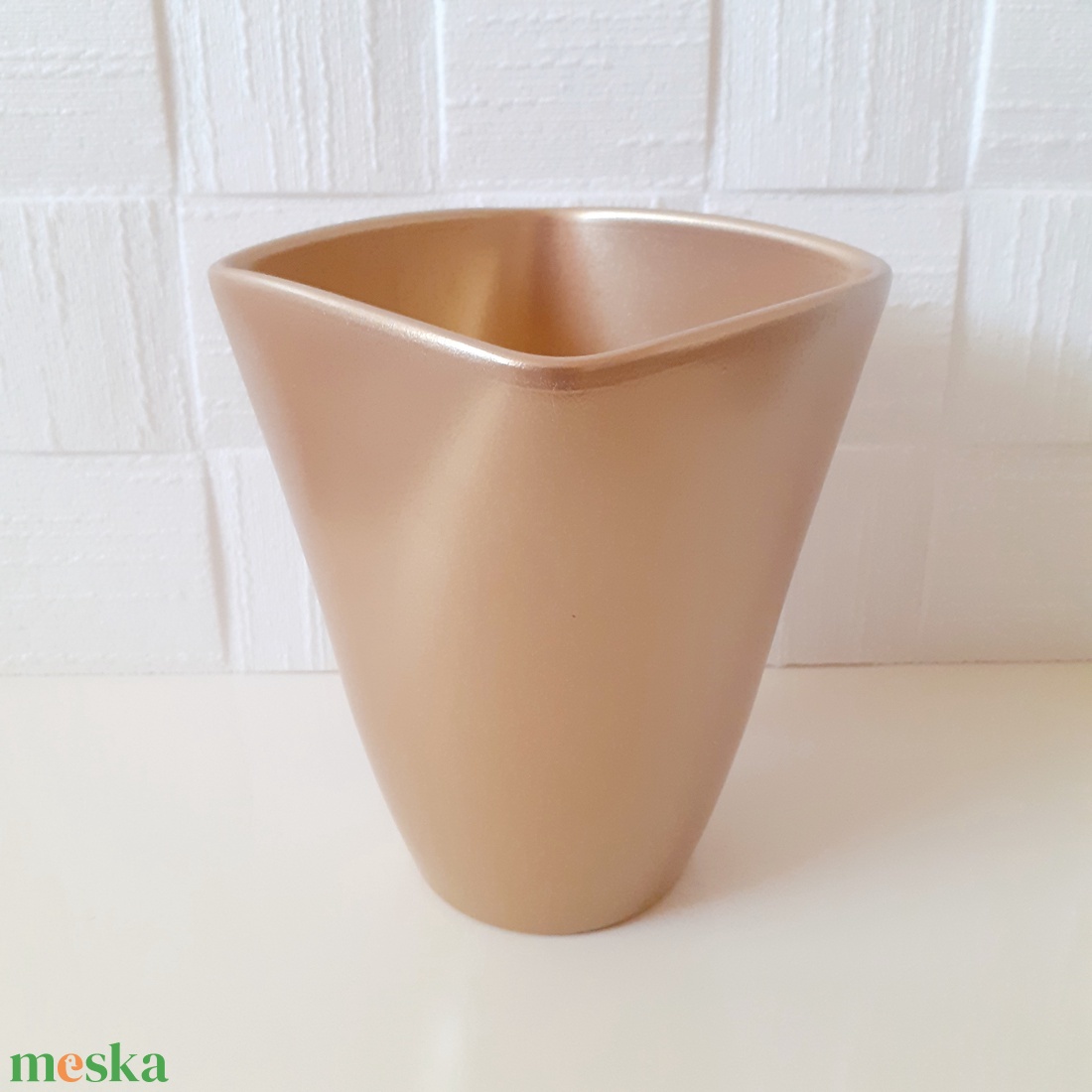 Kerámia orchidea kaspó-arany - kellékek & szerszámok - dekorációs kellékek - egyéb kellékek - Meska.hu Kerámia orchidea kaspó-arany - kellékek & szerszámok - dekorációs kellékek - egyéb kellékek - Meska.hu