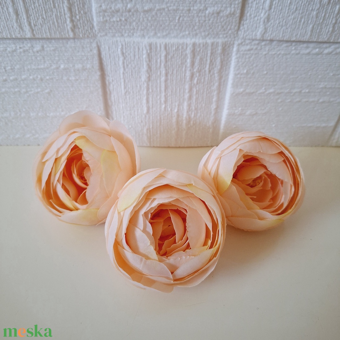 Selyem boglárka virágfej-barack - kellékek & szerszámok - dekorációs kellékek - egyéb kellékek - Meska.hu