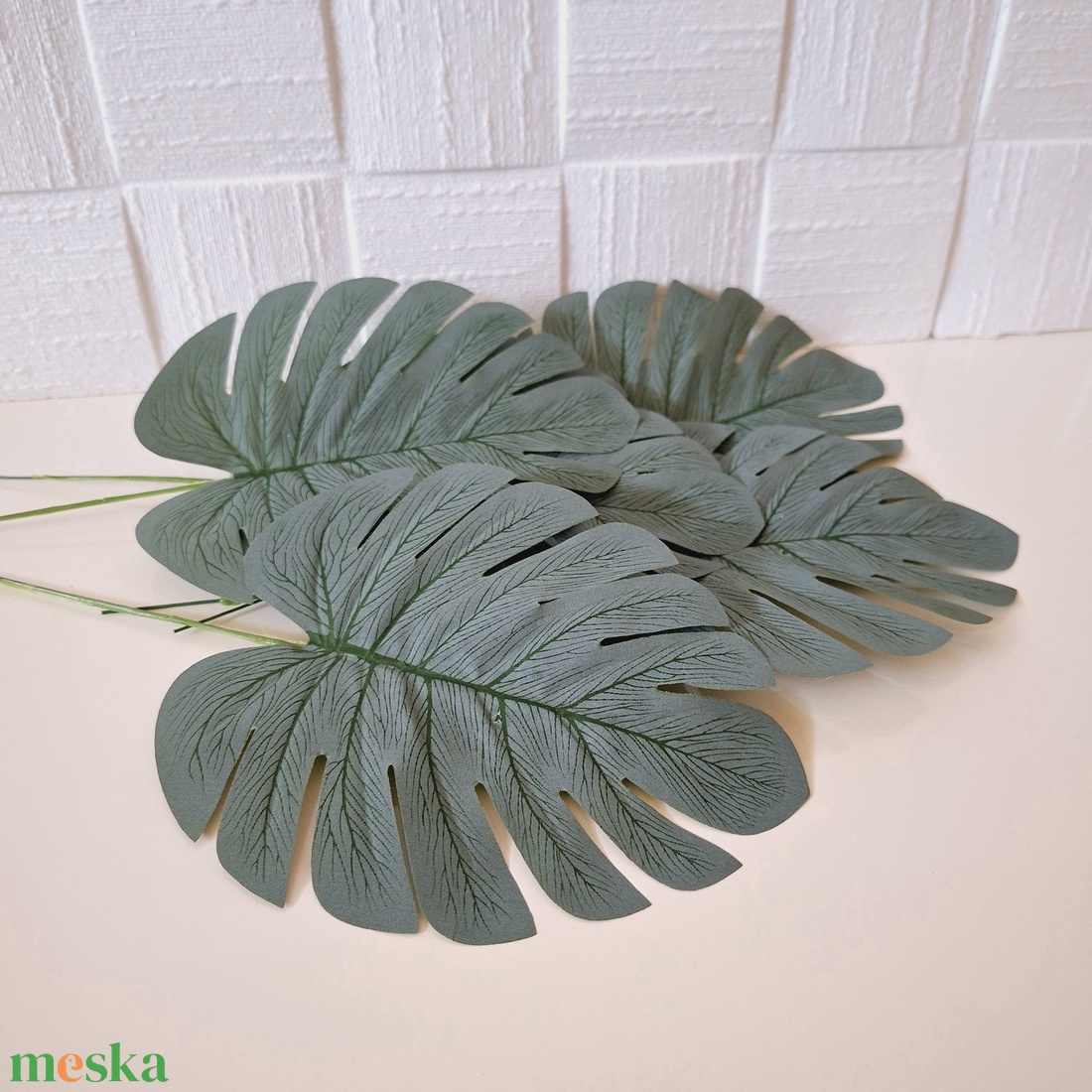 Műzöld monstera levelek-hamvas - kellékek & szerszámok - dekorációs kellékek - egyéb kellékek - Meska.hu Műzöld monstera levelek-hamvas - kellékek & szerszámok - dekorációs kellékek - egyéb kellékek - Meska.hu