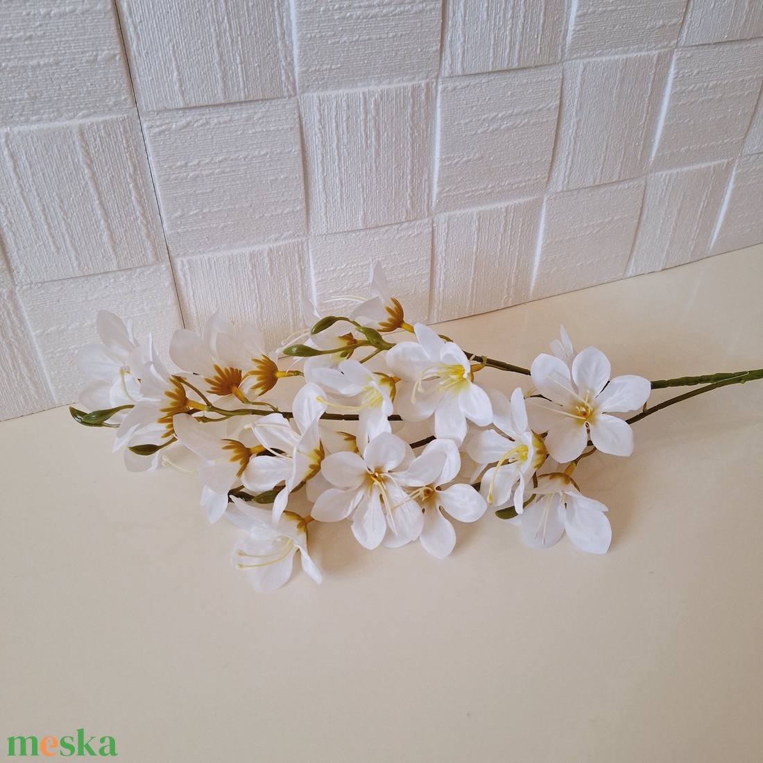 Virágos ág-fehér - kellékek & szerszámok - dekorációs kellékek - egyéb kellékek - Meska.hu