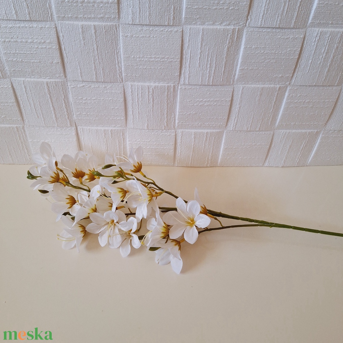 Virágos ág-fehér - kellékek & szerszámok - dekorációs kellékek - egyéb kellékek - Meska.hu