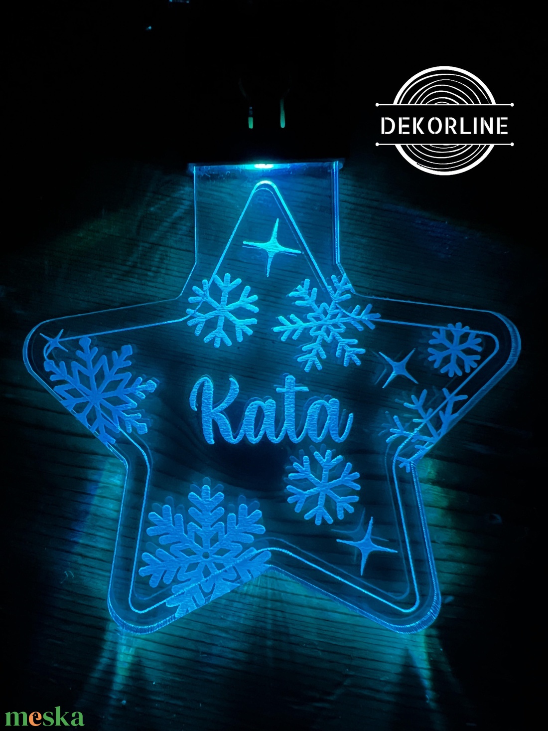 Világítós plexi karácsonyfa dísz - csillag alakú hópihe mintával - karácsony - karácsonyi lakásdekoráció - karácsonyfadíszek - Meska.hu