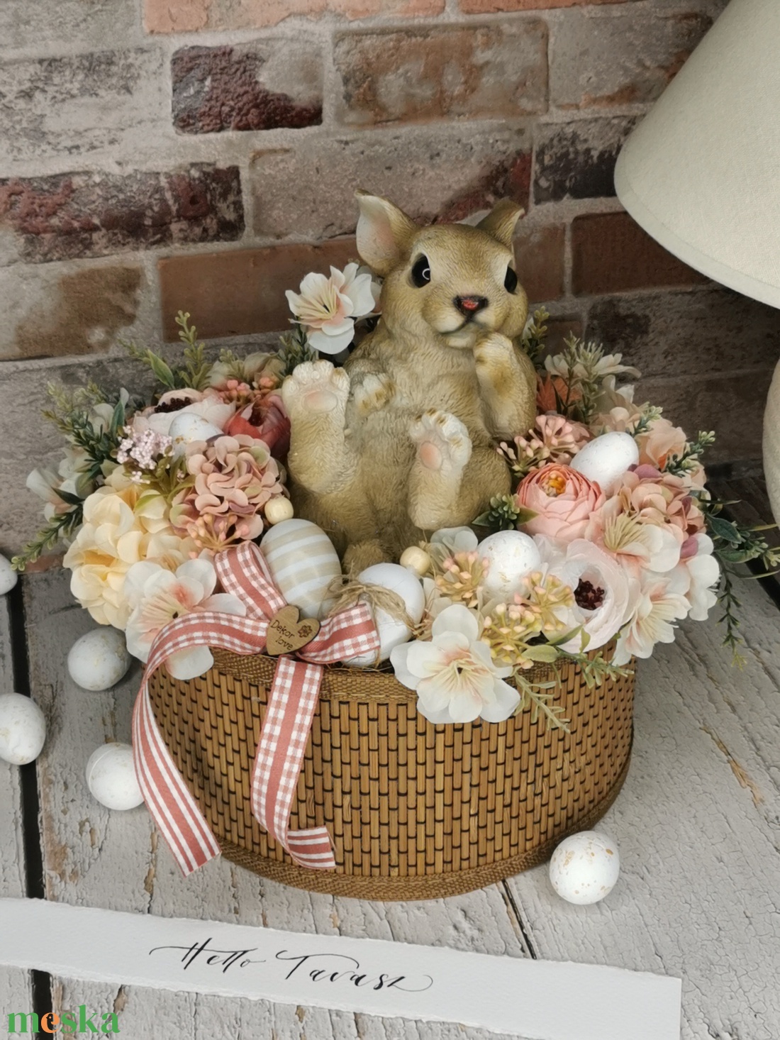 Nyuszi a virágos réten - ünnepi díszek, dekorációk - húsvéti díszek és dekorációk - húsvéti asztaldíszek - Meska.hu