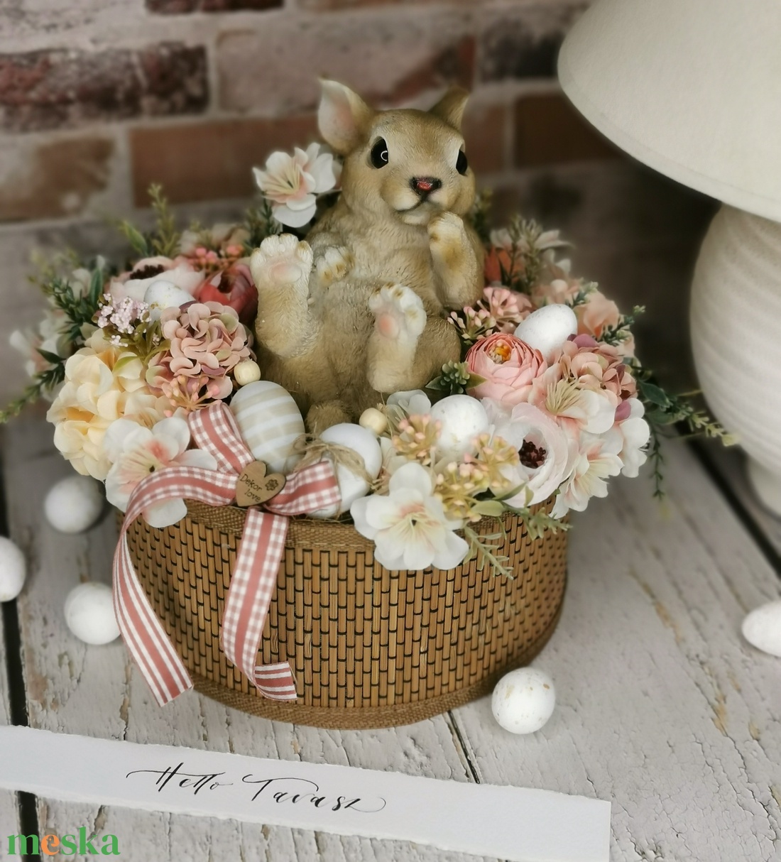 Nyuszi a virágos réten - ünnepi díszek, dekorációk - húsvéti díszek és dekorációk - húsvéti asztaldíszek - Meska.hu