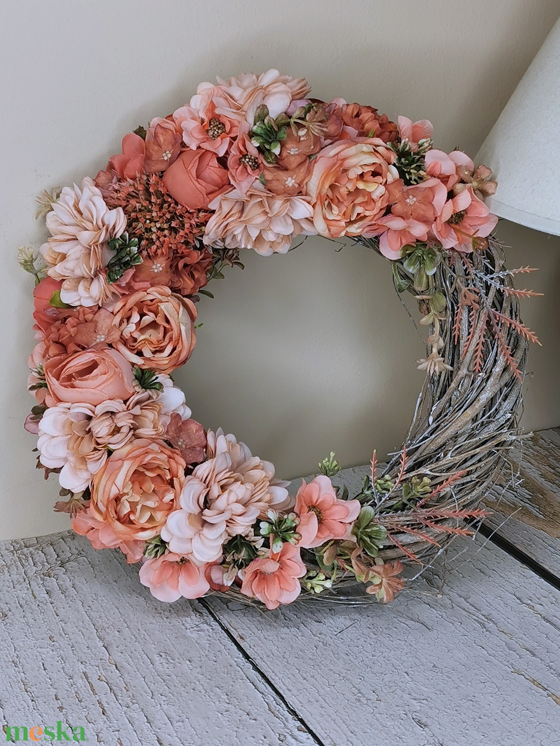 Korall virágos kopogtató - otthon & életmód - dekoráció - ajtó- és ablak dekoráció - ajtódísz & kopogtató - Meska.hu