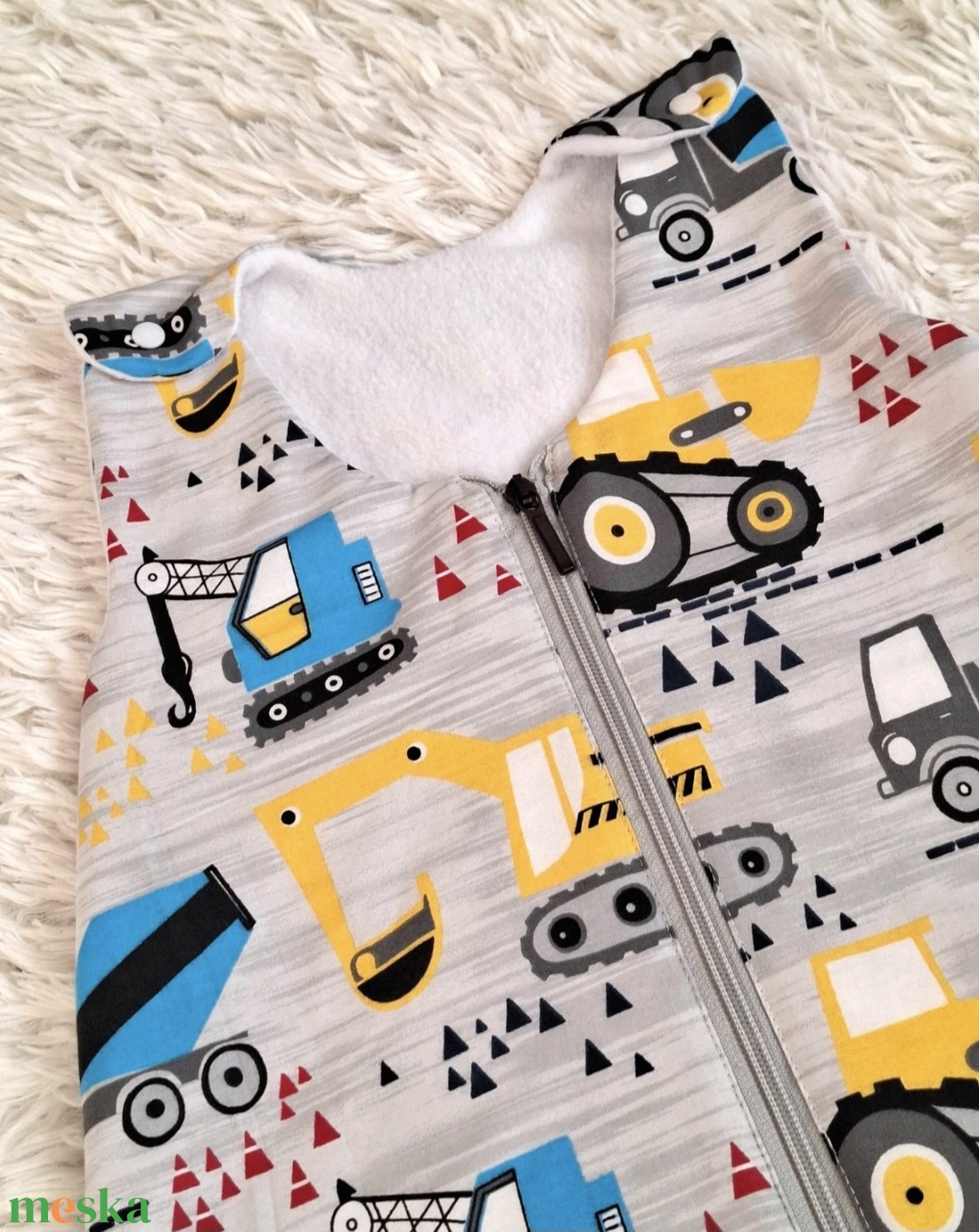 Munkagépes Kamáslis Tipegő hálózsák - baba - mama - babaruházat - baba hálózsák, bundazsák - Meska.hu