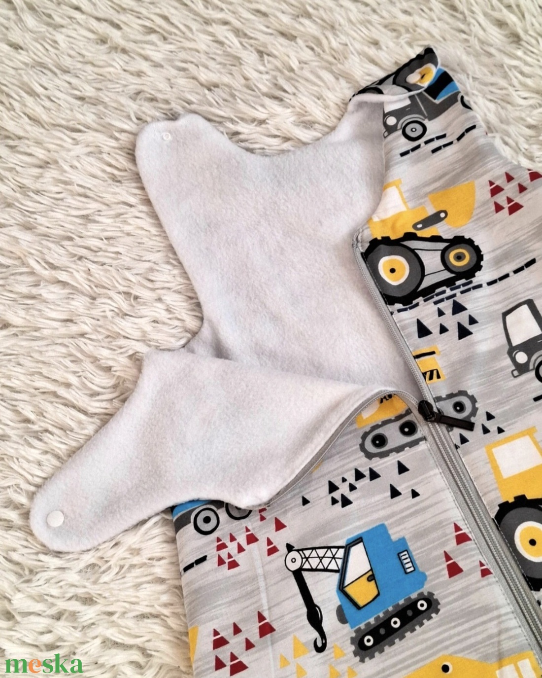 Munkagépes Kamáslis Tipegő hálózsák - baba - mama - babaruházat - baba hálózsák, bundazsák - Meska.hu