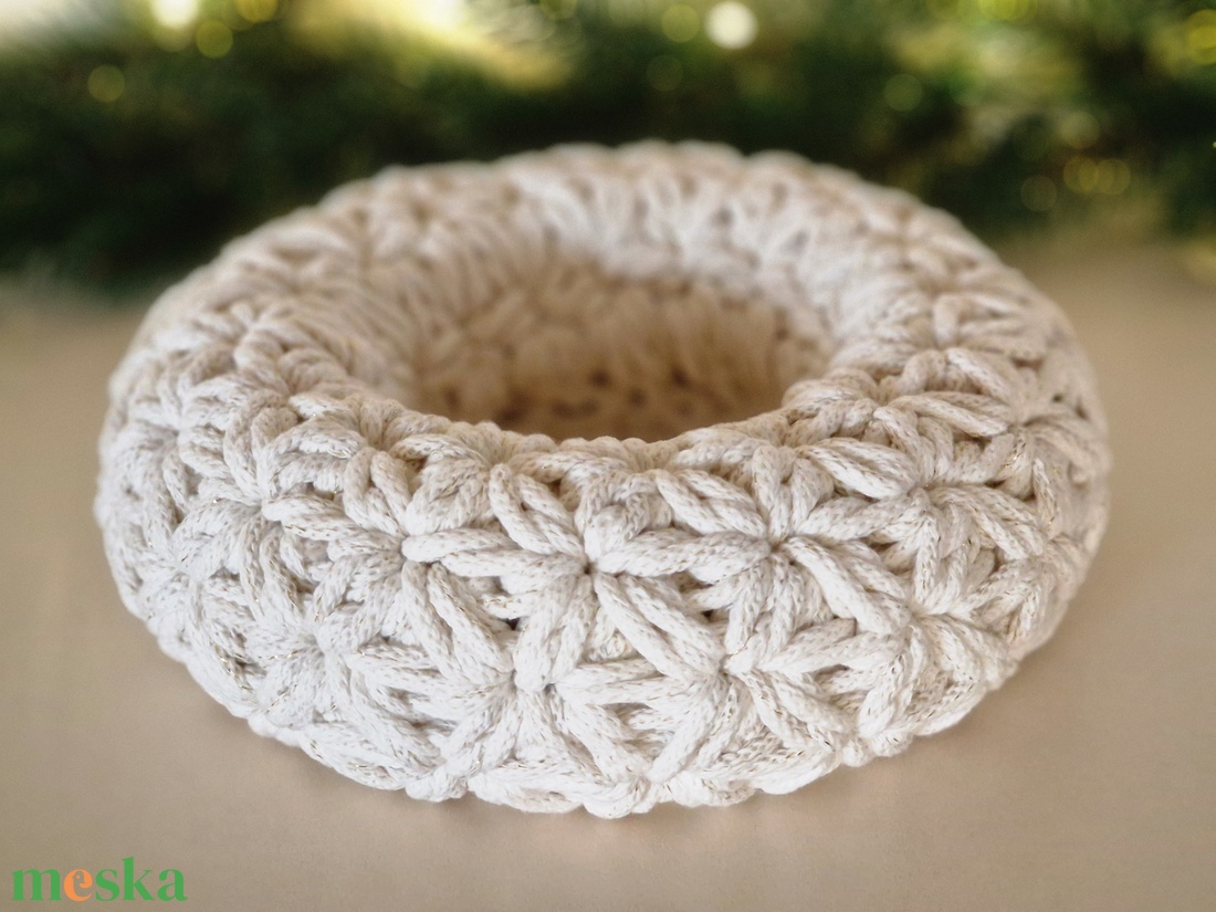  Horgolt adventi koszorú bézs csillogós színben - karácsony - adventi díszek - adventi koszorú - Meska.hu