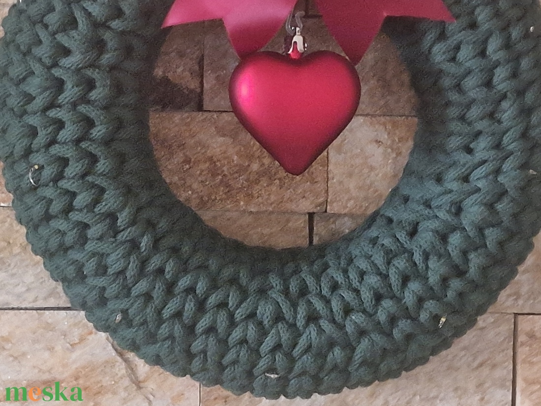  Horgolt fenyőzöld kopogtató LED-es fényfüzérrel - karácsony - karácsonyi lakásdekoráció - karácsonyi ajtódíszek - Meska.hu