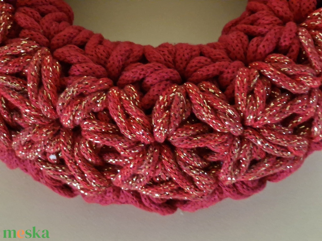  Horgolt koszorú piros csillogós színbenn - karácsony - adventi díszek - adventi koszorú - Meska.hu