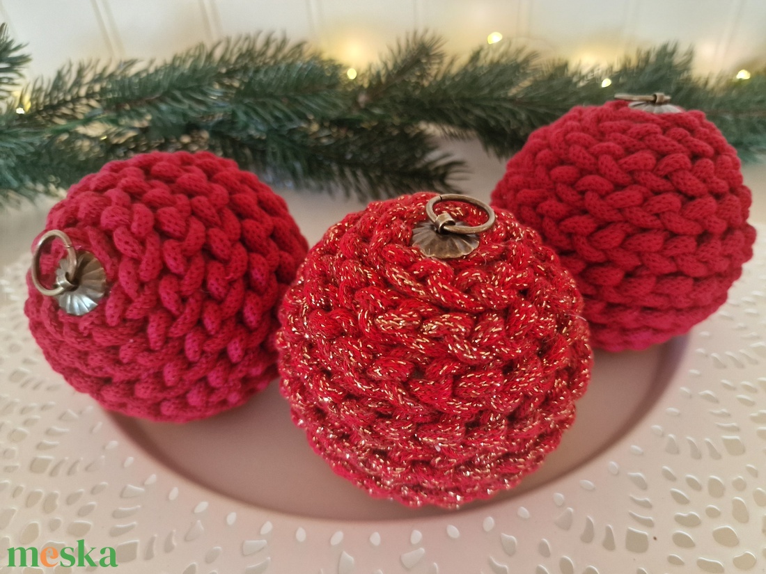  Horgolt koszorú piros csillogós színbenn - karácsony - adventi díszek - adventi koszorú - Meska.hu