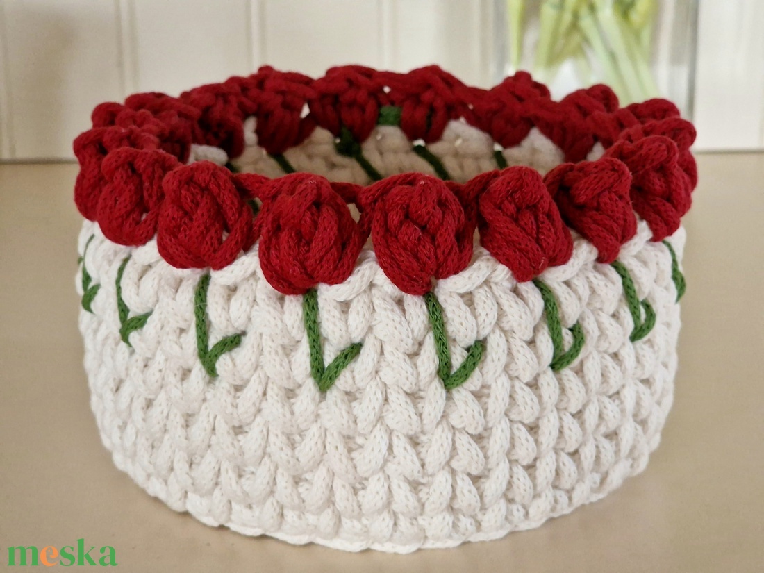 Horgolt tulipános kosár - otthon & életmód - tárolás & rendszerezés - tárolókosár - Meska.hu