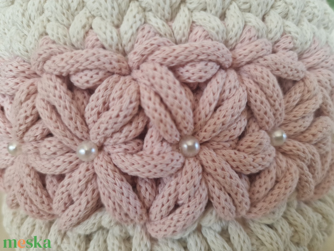 Horgolt kosár virágmintával, gyöngyökkel  - otthon & életmód - tárolás & rendszerezés - tárolókosár - Meska.hu