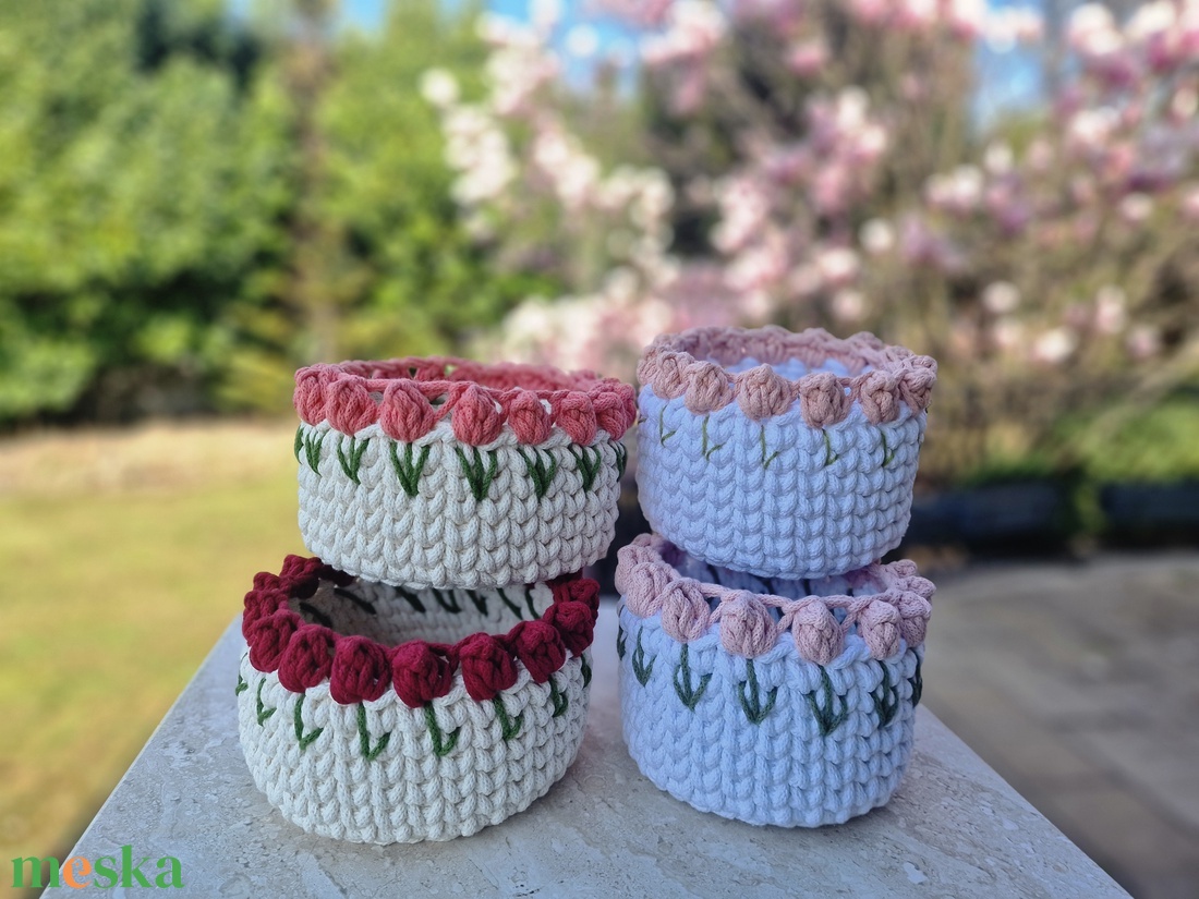 Horgolt tulipános kosár - otthon & életmód - tárolás & rendszerezés - tárolókosár - Meska.hu