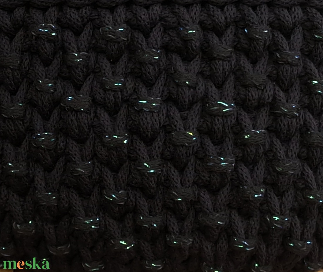 Fekete horgolt  crossbody táska kékeszöld csillogással - táska & tok - kézitáska & válltáska - vállon átvethető táska - Meska.hu