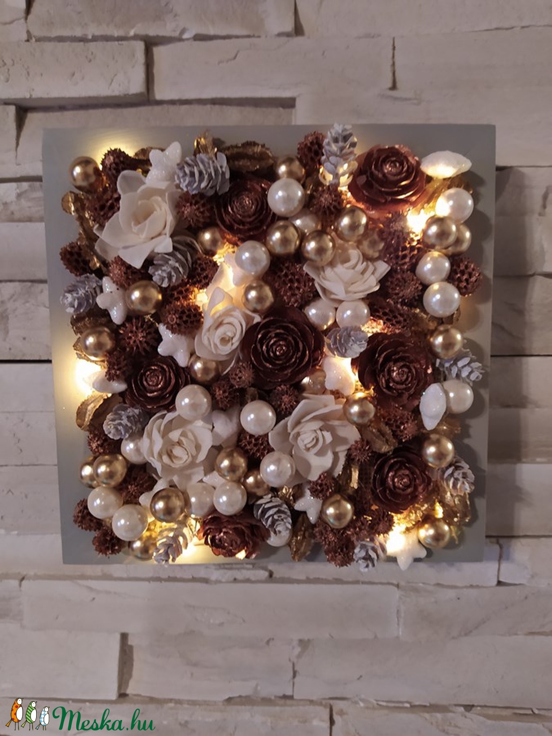 Karácsonyi led világításos 3D-s dekoráció, arany-bronz-fehér színvilágban, asztali vagy fali dísz. Mérete: 20x20 cm, mél - otthon & életmód - dekoráció - kép & falikép - Meska.hu
